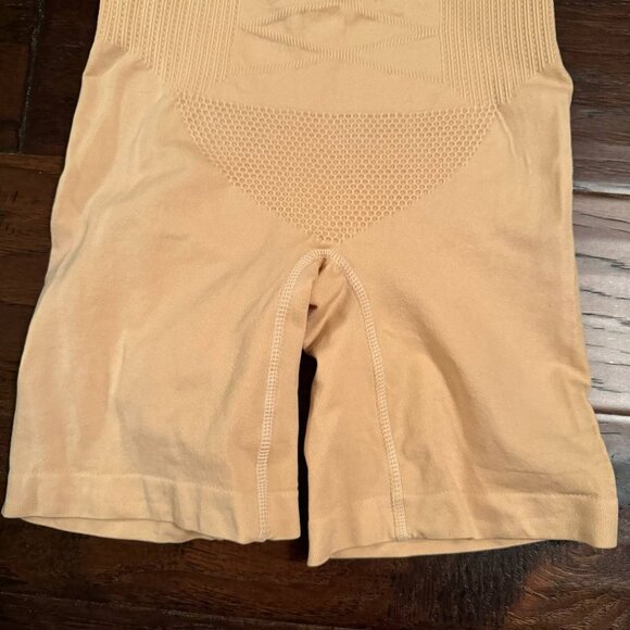 NWOT!  Body Shaper with Slimming Panels & Wide Straps in Tan - Size Small/Medium - Picture 6 of 11
